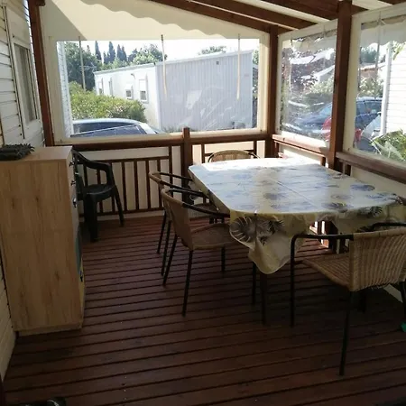 Mobil Equipe 6 Places Au Calme * Fréjus